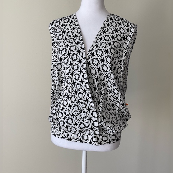 Halogen Tops - Halogen Cross Front Sleeveless Black and White Geometric Blouse NWOT Size XXL